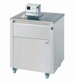 Ultra-low refrigerated circulator baths with extended temperature range