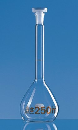 Volumetric flasks, borosilicate glass 3.3, class A, amber graduations, with PP stoppers, with DAkkS calibration certificate