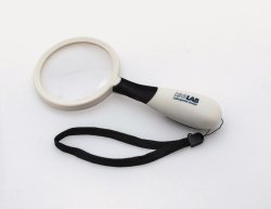 Handheld magnifier with illumination